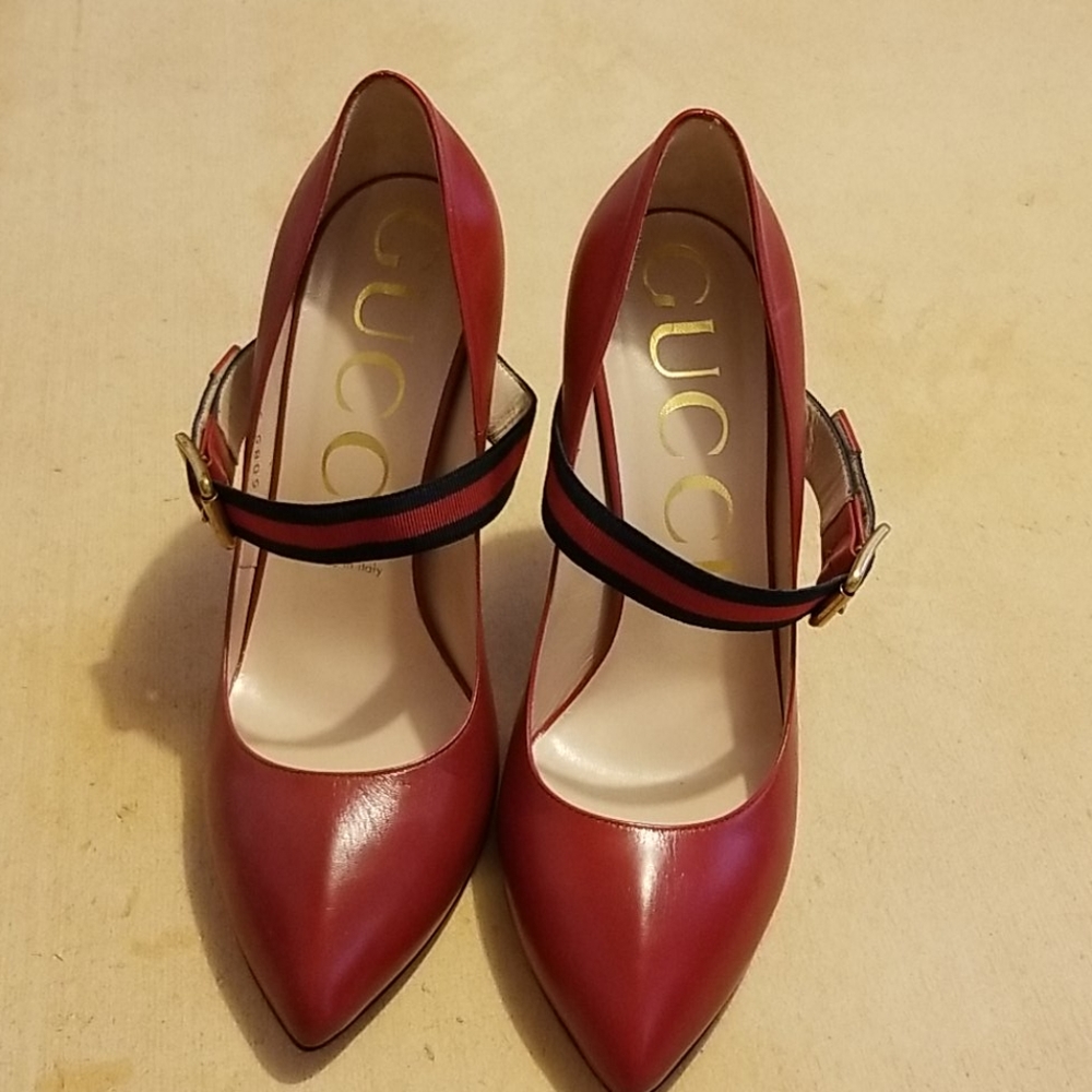Gucci red leather pumps